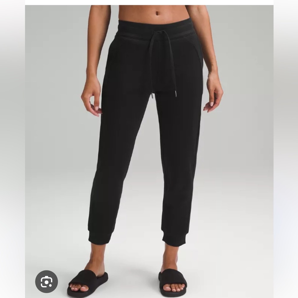 Lululemon black scuba joggers size 4